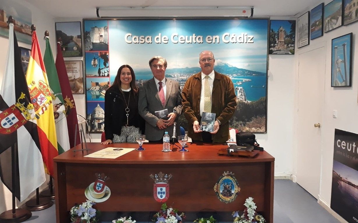 Presentado el libro "Jaque a Franco" en la Casa de Ceuta en Cádiz