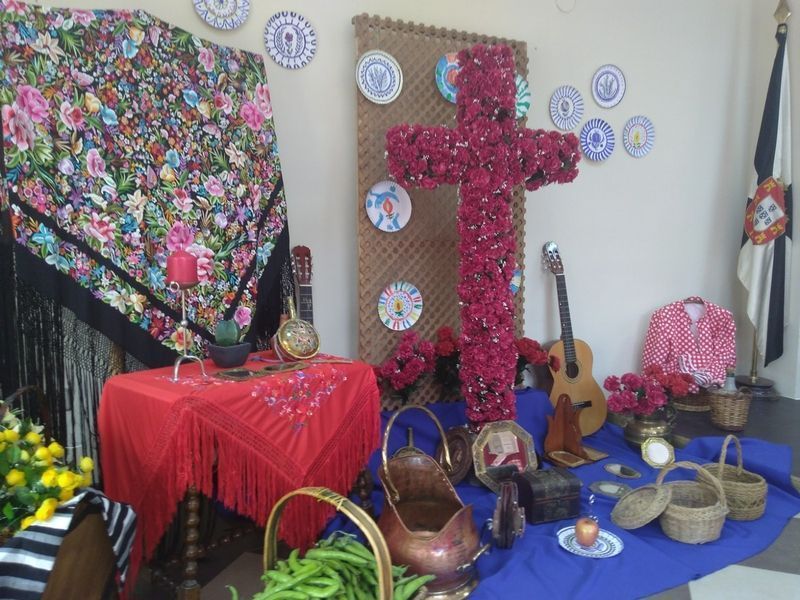 La casa de Ceuta en Granada celebra el día de la Cruz.