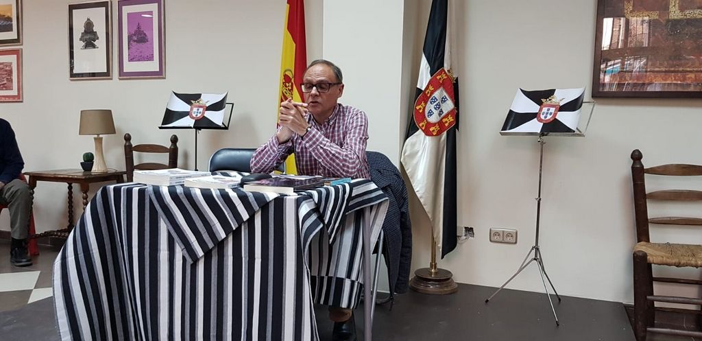 El ceutí José Eloy del Río presenta dos novelas en la Casa de Ceuta en Granada.