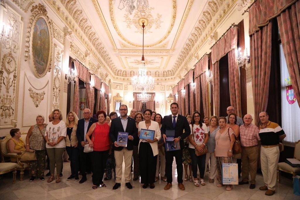 Chandiramani recibe a los miembros de la Casa Regional de Ceuta en Melilla  