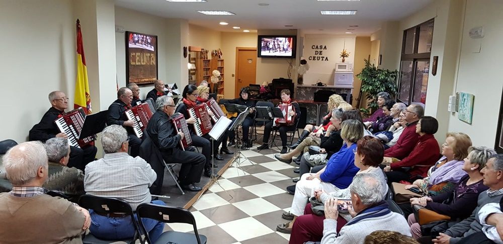 La casa de Ceuta en Granada  canta al son de los Acordeones.