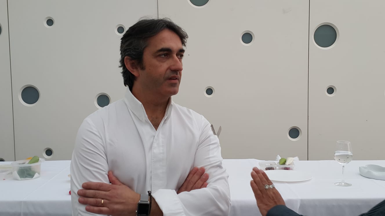 El chef José Carlos García comparte su cocina con los estudiantes y hosteleros de Ceuta