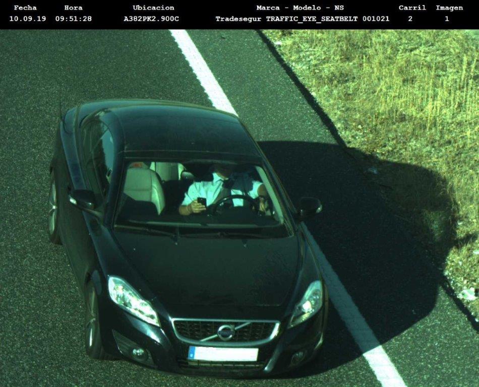 Cuatro de cada diez conductores fueron denunciados por usar el teléfono móvil al volante