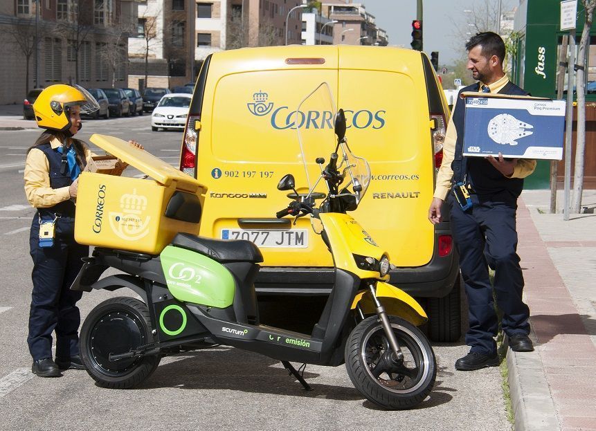 El Grupo Correos traslada las maletas desde Ceuta y Melilla a tu lugar de vacaciones