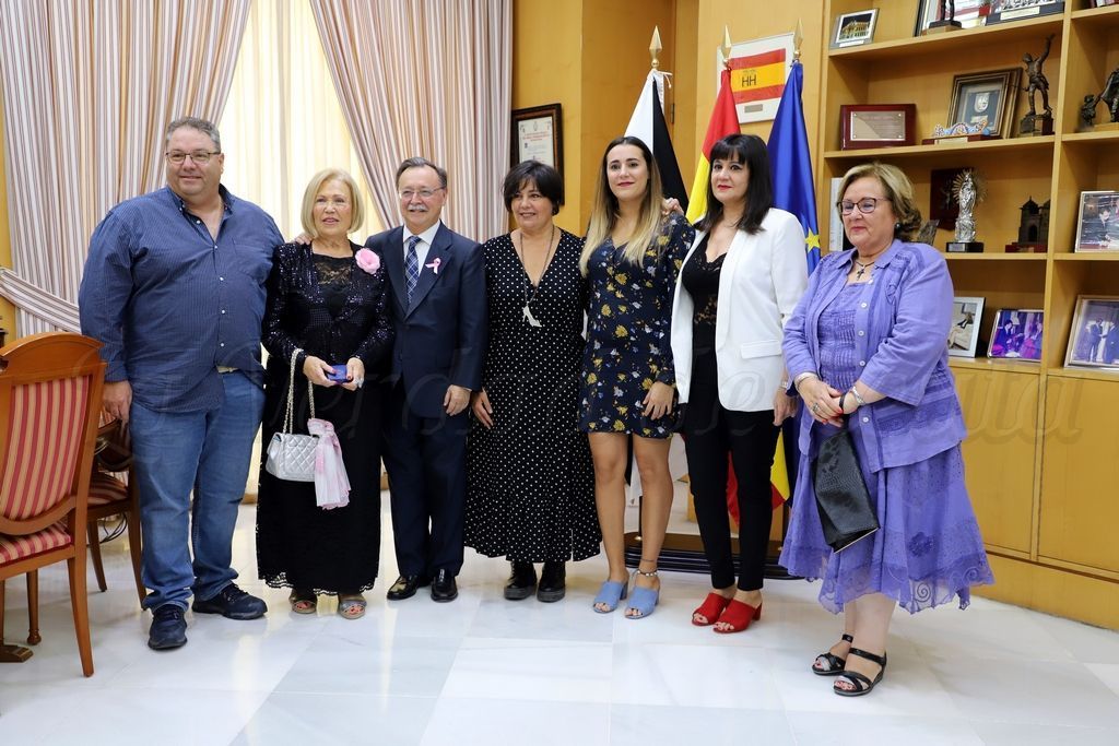 Vivas recibe a la cantante Beli León el día de su homenaje flamenco 'Mi vida es el Cante'