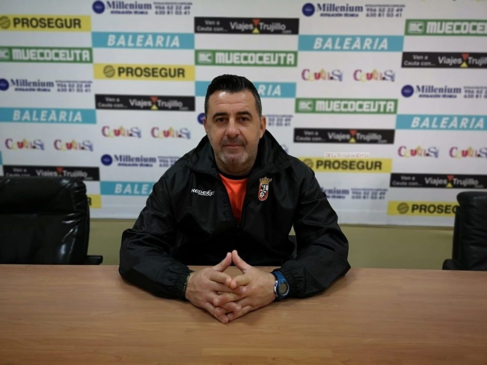 El entrenador de la AD Ceuta, Juan Ramón.