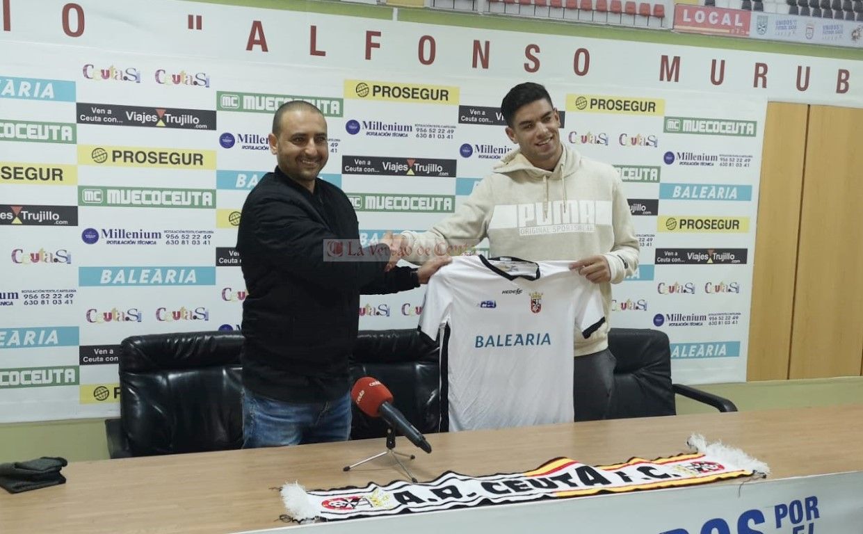 La AD Ceuta presenta al delantero Luis Miguel Andrada