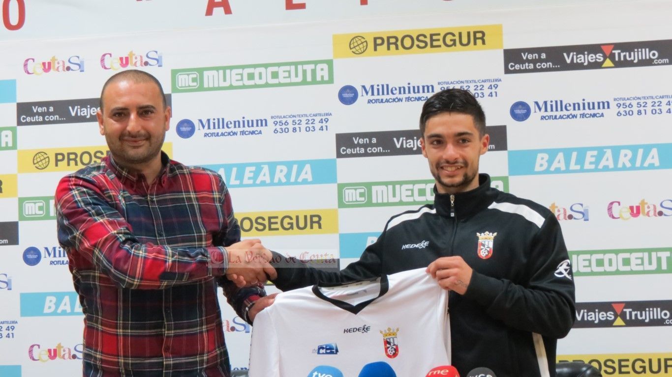 La AD Ceuta FC presenta a Jony, su última incorporación