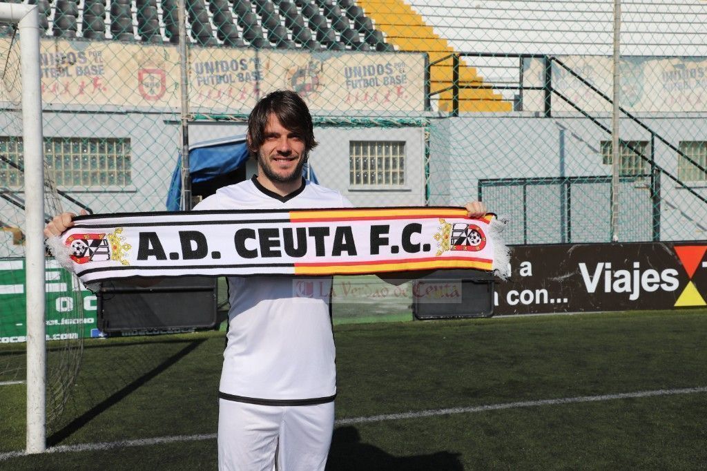 La AD Ceuta presenta a un Migue que “viene para disfrutar y ganar partidos”