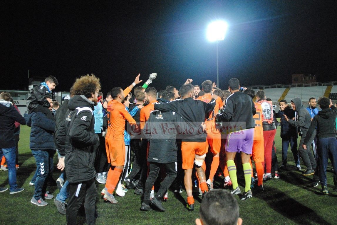 El equipo celebró anoche el paso de eliminatoria