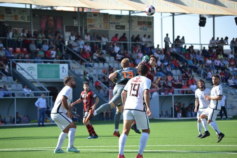 La AD Ceuta remonta y gana en el campo del Puente Genil. Foto prensa AD-Ceuta