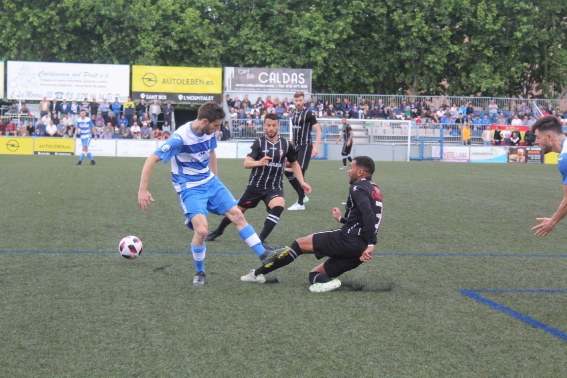 La AD Ceuta sufre ante el Prat pero un gol de Borja le da vida para el partido de vuelta
