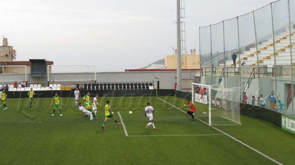 La AD Ceuta no puede pasar del empate ante la UD Los Barrios