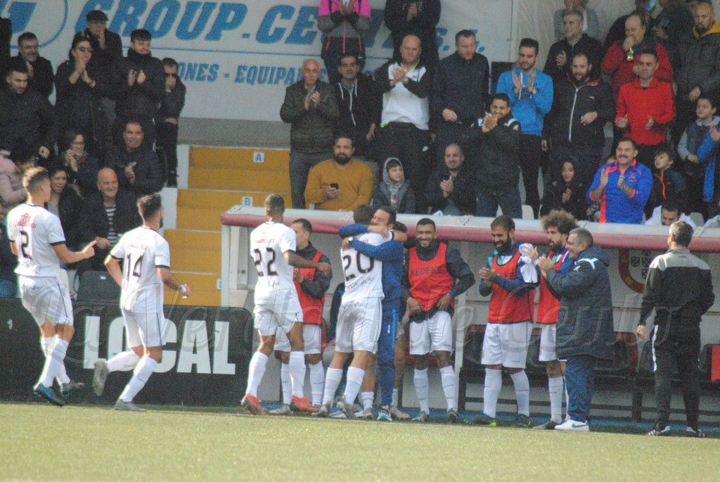 La AD Ceuta vence, convence y golea al CD Rota