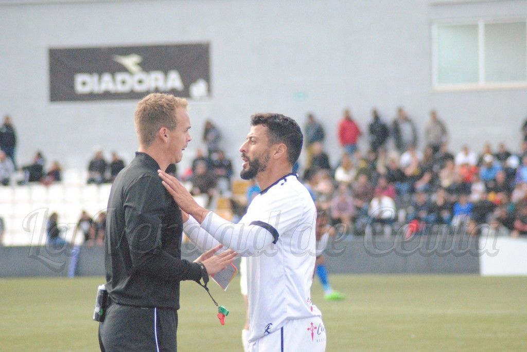 La AD Ceuta, que termina con 8 jugadores, pierde frente al Xerez DFC