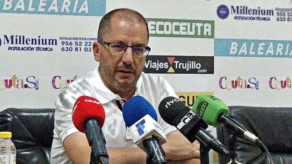 La AD Ceuta presenta a José Juan Romero en el ‘Alfonso Murube’