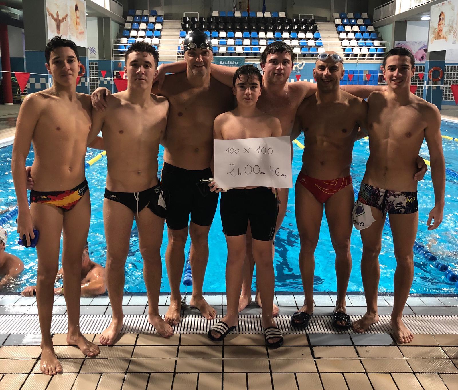El equipo de la Federación de Natación gana el trofeo solidario 100x100
