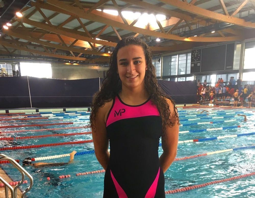 La nadadora Noor Abdeselam sube posiciones en el ranking nacional.