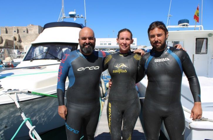 Tres nadadores españoles cruzan el Estrecho en el segundo intento
