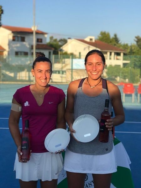 Olga Parres gana con Francisca Jorge el doble del ‘Amarante Ladies Open’ de tenis