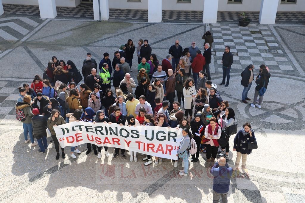 El PAS interino del Campus Universitario de Ceuta se concentra para reivindicar una mayor estabilidad laboral