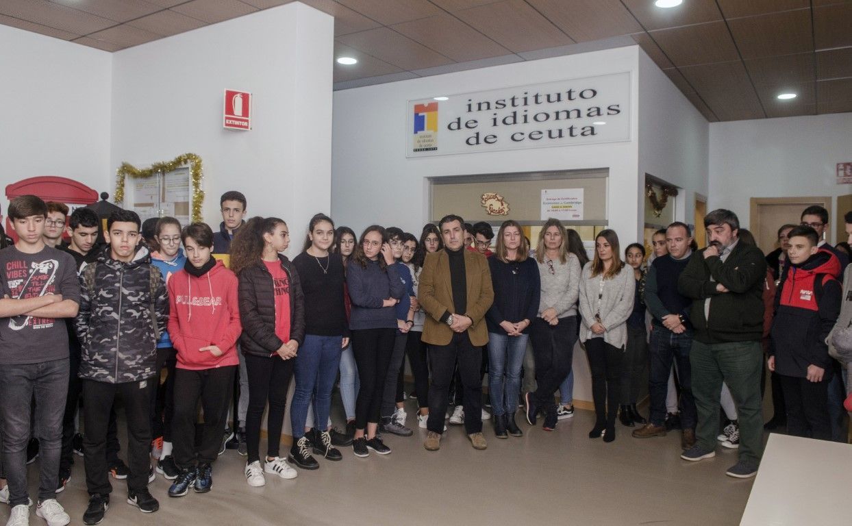 Minuto de Silencio en el Instituto de Idiomas por el alumno fallecido hoy