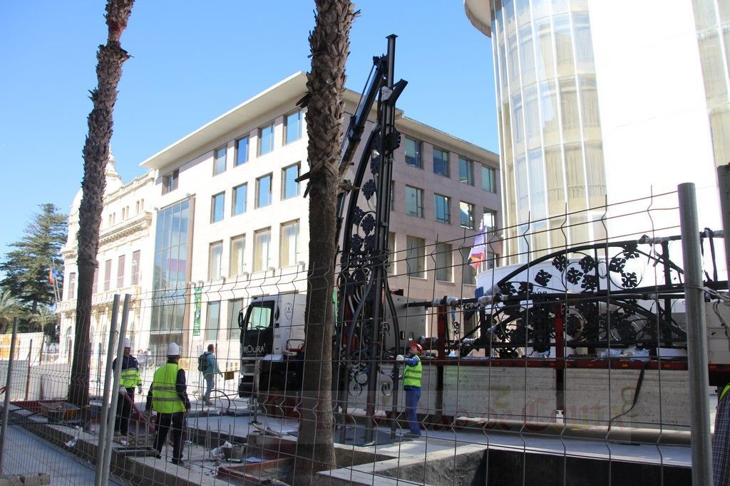 Comienza la colocación de las primeras farolas de Gran Vía