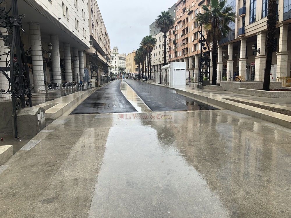 Este es el aspecto que presenta hoy, viernes, la Gran Vía.