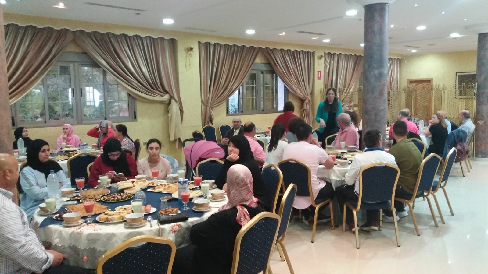 Plena Inclusión vive una ruptura del ayuno en la Almadraba para festejar su 40 aniversario