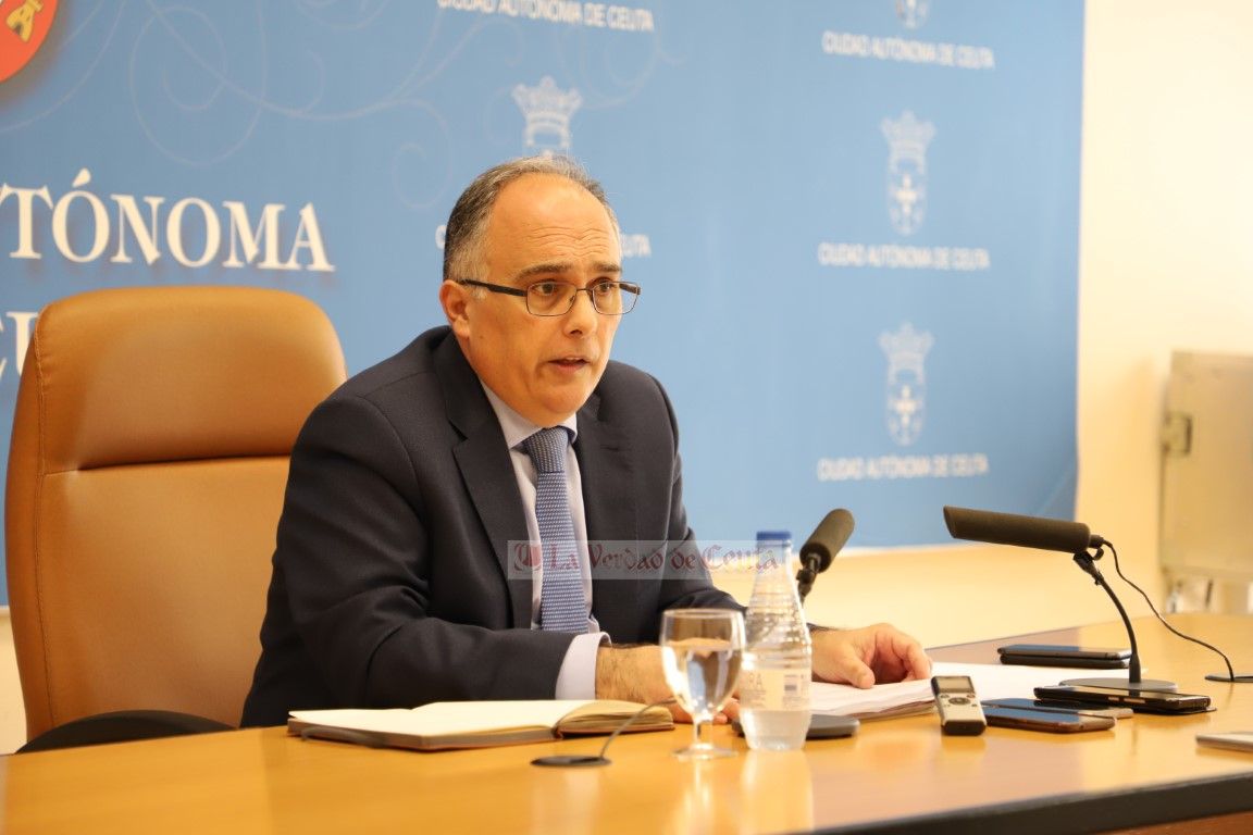 El consejero de Economía, Hacienda y Administración Pública asegura que la Huelga ha provocado una ausencia en el trabajo inferior al 10%