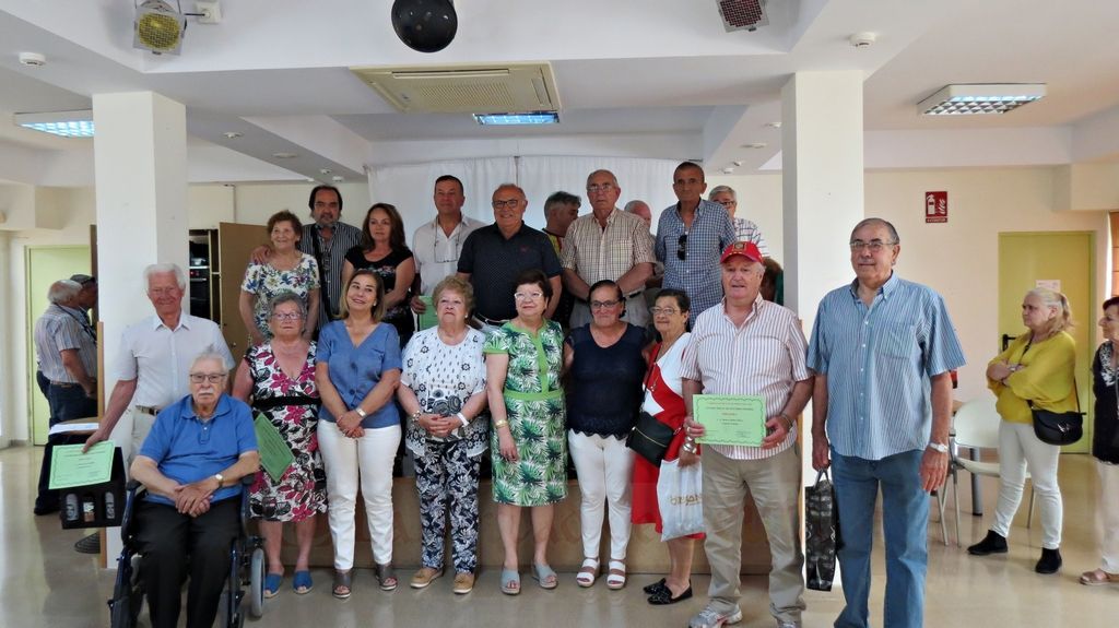 La delegada del Gobierno entrega los premios del Campeonato de Verano Social del Centro del Mayor.
