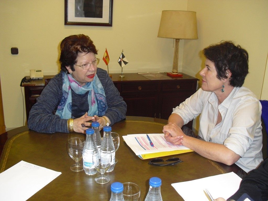 La delegada del Gobierno se reúne con ACNUR