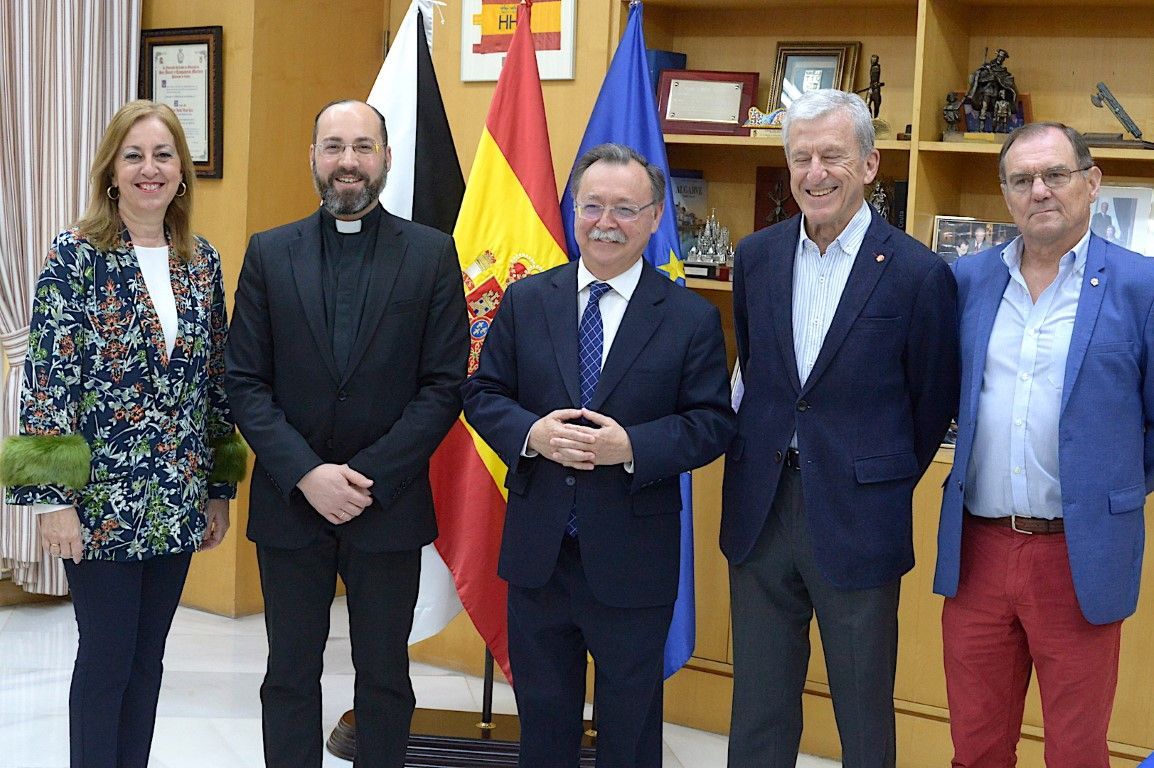 Vivas se reúne con el presidente de Cáritas España