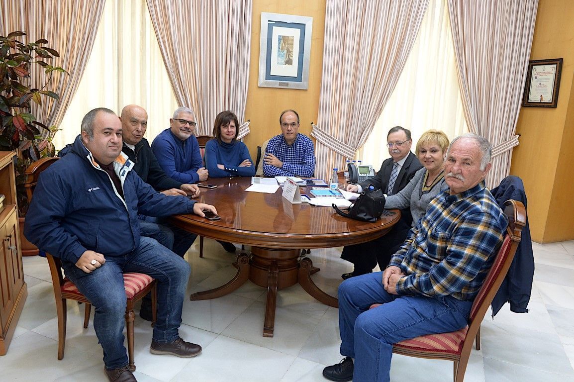 El presidente Vivas recibió a varios feligreses de la Virgen del Carmen de la Almadraba