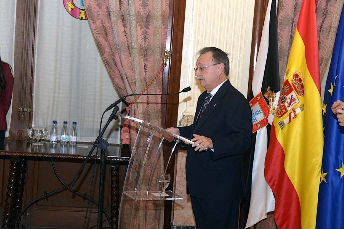 Vivas insta a mejorar el Estatuto para que las ayudas a Ceuta "no dependan de la voluntad política" del Gobierno
