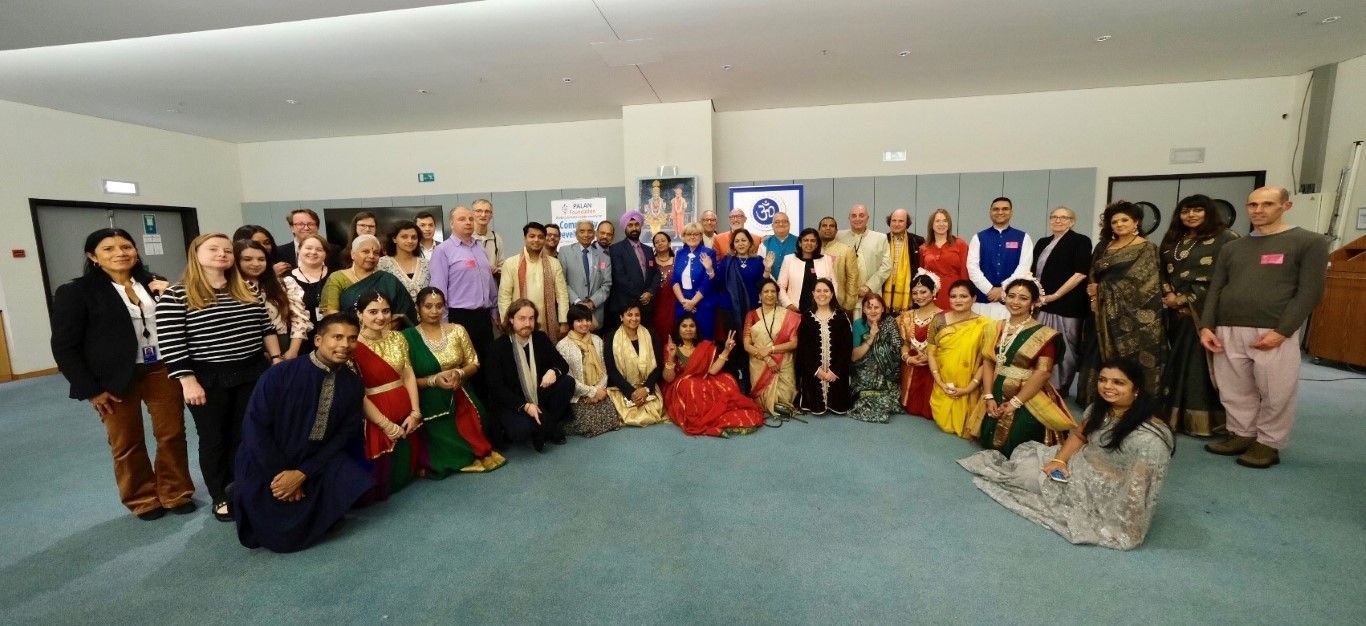 Miembros del Hindu Forum y europarlamentarios