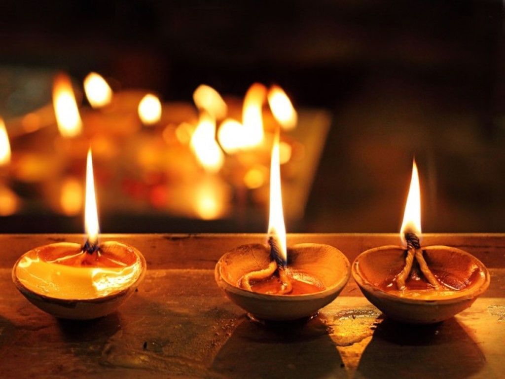 Dipas, lamparillas de aceite que dan nombre a la festividad de Diwali