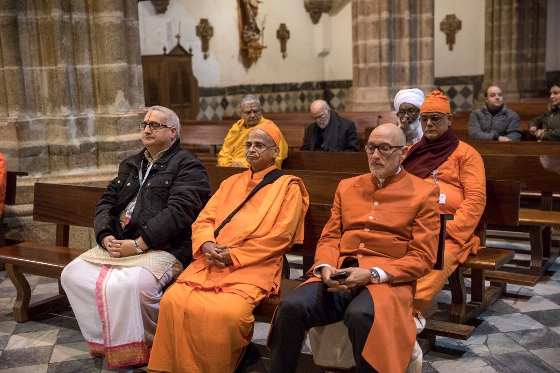 Meditación hindú en la Basilica de Guadalupe