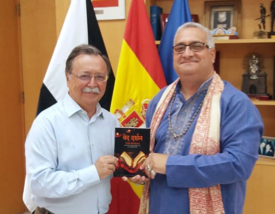 El presidente de la Federación Hindú de España visita al presidente de la ciudad de Ceuta