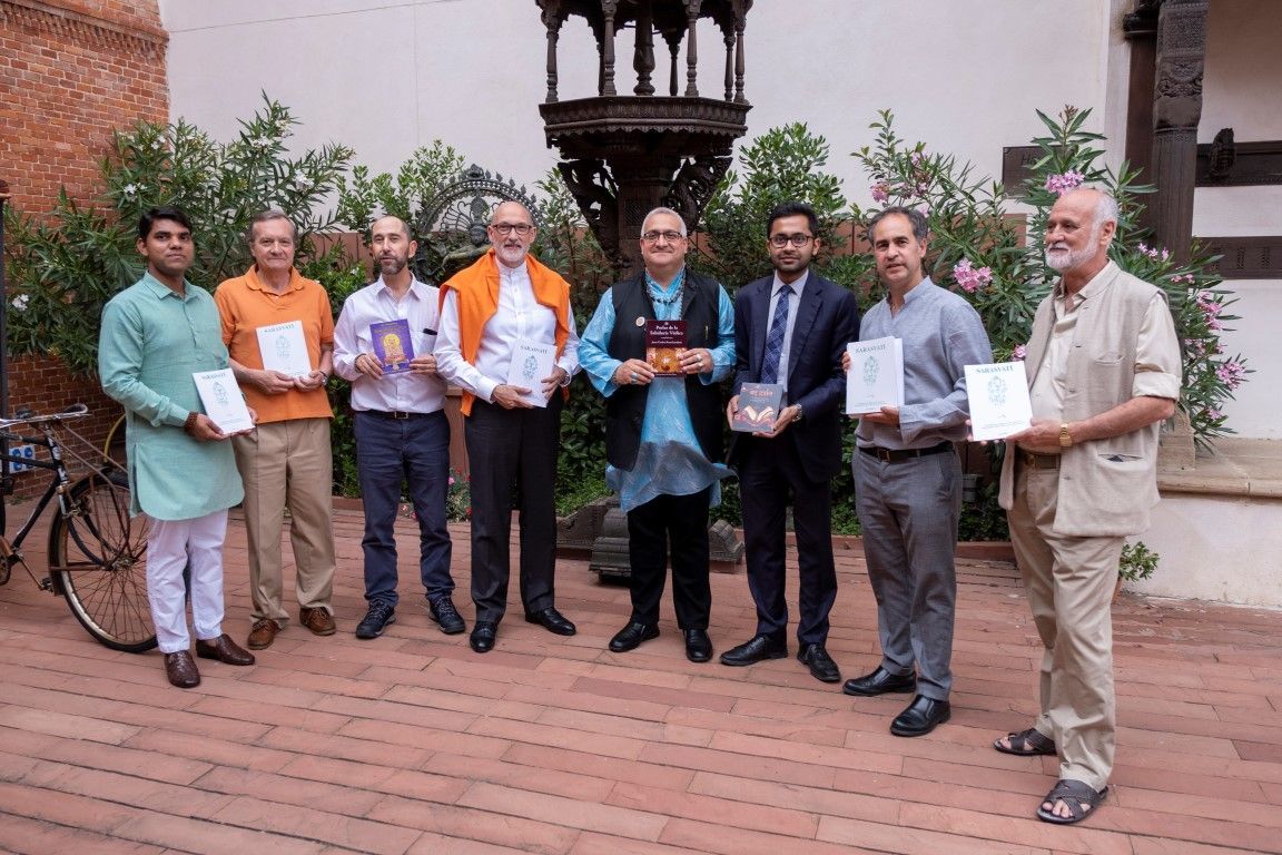La Federación Hindú de España hizo una donación de publicaciones a la Casa de la India