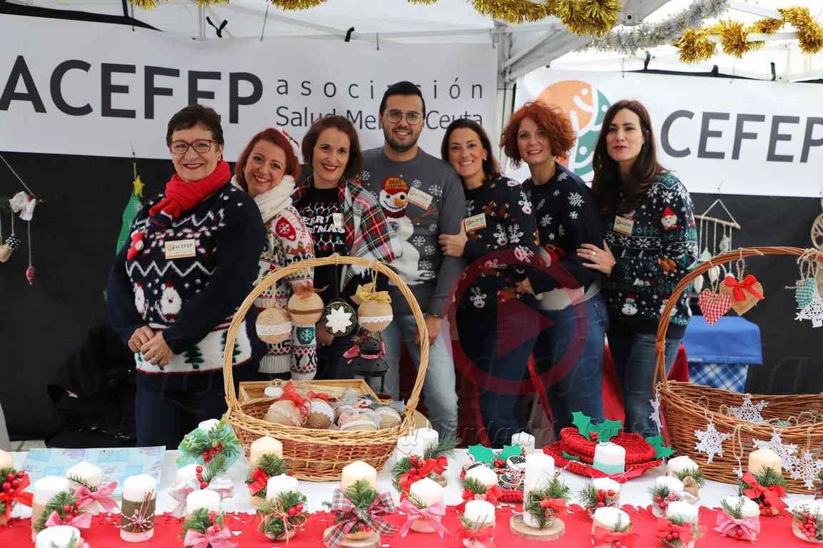 ACEFEP muestra en la calle sus artículos navideños y sensibiliza a los ciudadanos sobre la salud mental