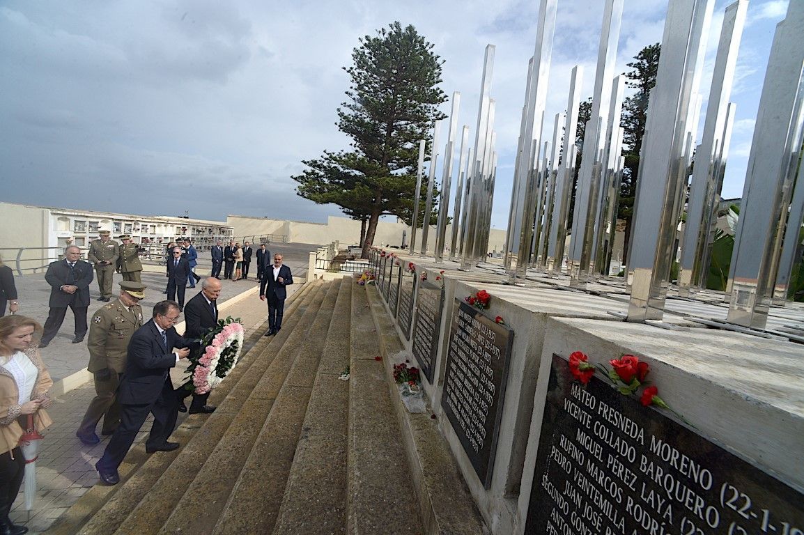 La Ciudad homenajea a los caídos en la Guerra de África y en la Guerra Civil