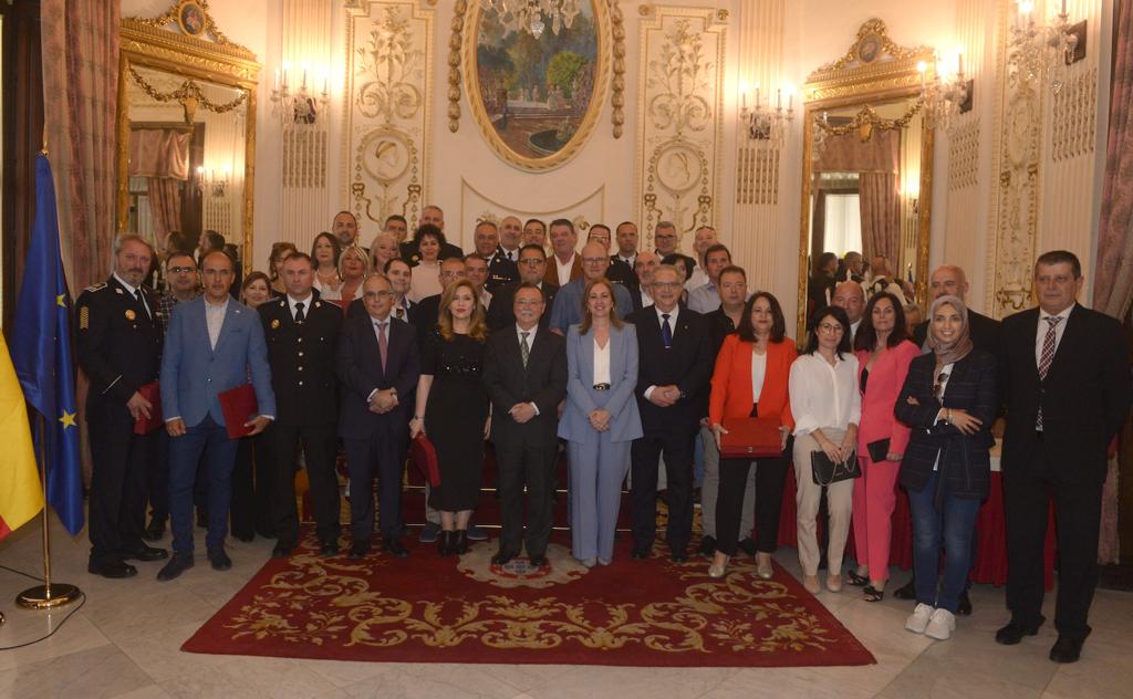 La Ciudad homenajea al personal que ha cumplido 25 y 35 años de servicio