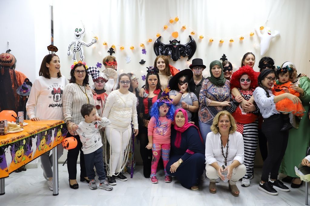 Down Ceuta celebra Halloween con una gran fiesta de disfraces para reirse del miedo y el terror