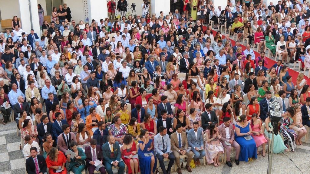 Emotiva graduación de la VI promoción de Enfermería donde se recordó a Manuel Tundidor