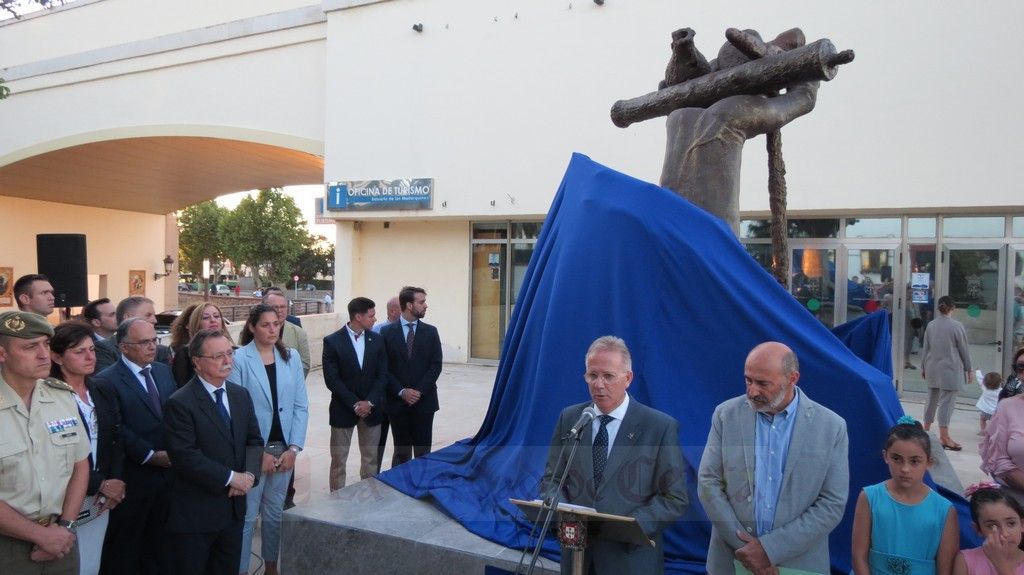 Escultura submarinista inauguracion 02