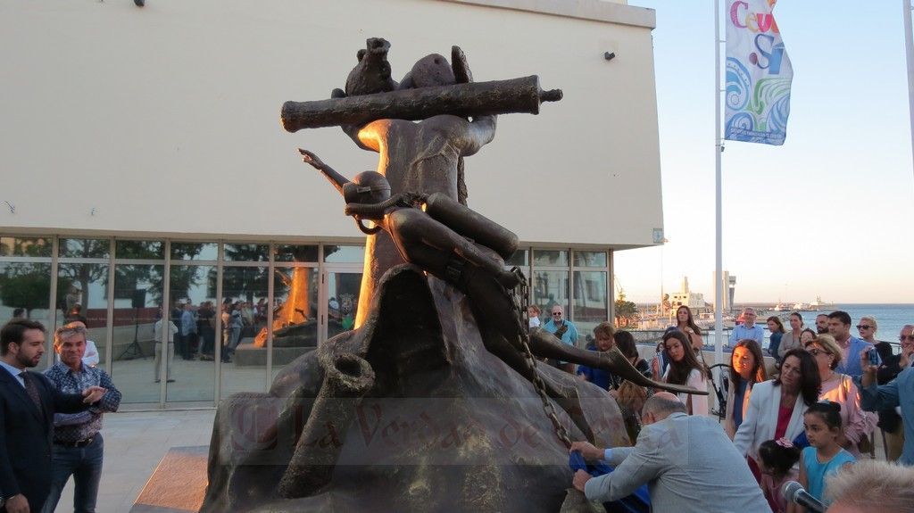 Escultura submarinista inauguracion 06