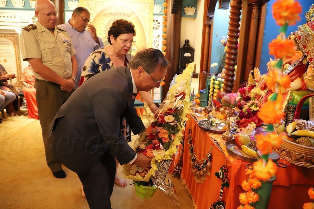 El Templo Hindú recibe a las autoridades de la Ciudad