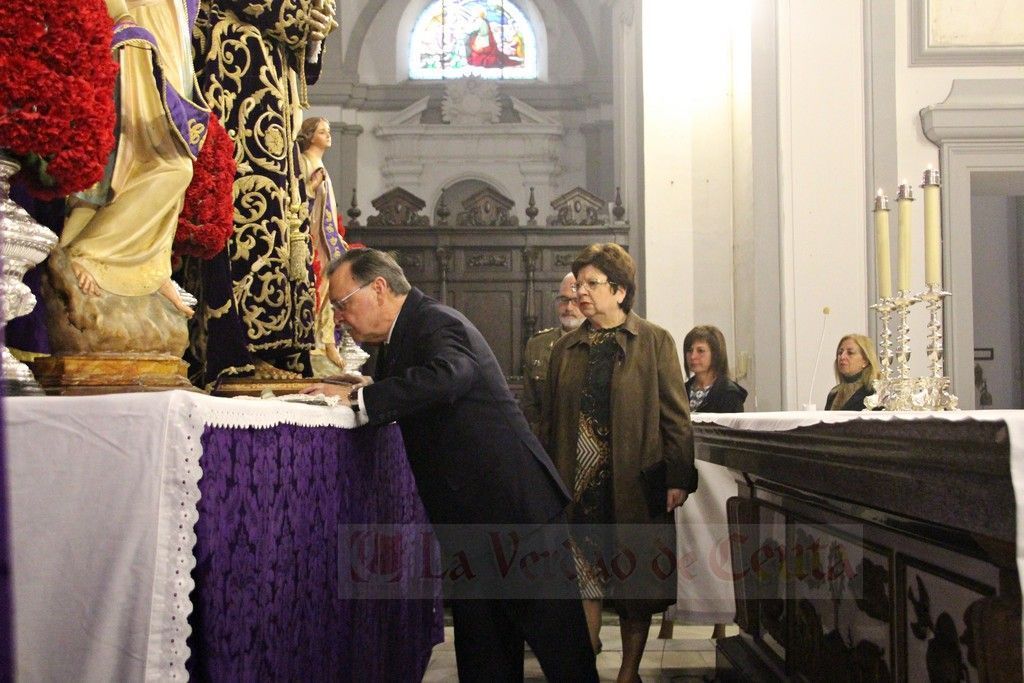 Vivas asiste al solemne besapiés del Cristo del Medinaceli