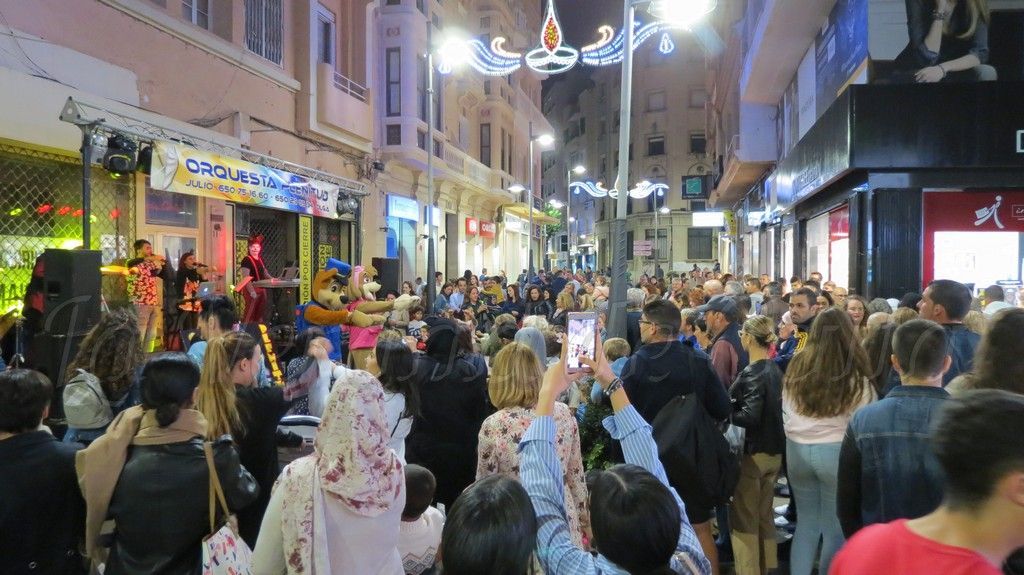 La VIII Edición de la Noche en Blanco anima a los ceutíes a salir a las calles